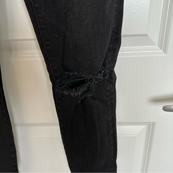 American Eagle Distressed The Luxe Jean Hi-Rise Jegging - Picture 3 of 9